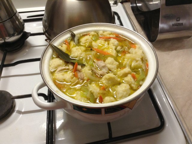 Куриный суп с клецками, суп с галушками